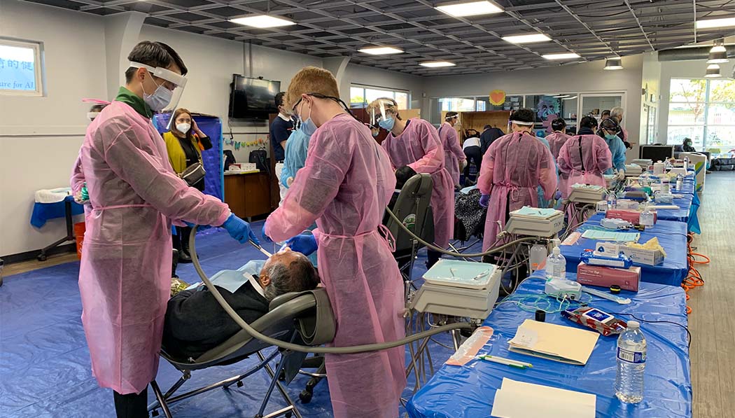 La clínica gratuita es una operación a gran escala con un equipo talentoso y dedicado. Foto/Chunjin Wang