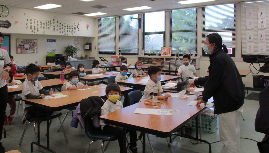 Integrantes de la Academia de Tzu Chi en Los Ángeles responden a la invitación al reto. Foto/Fundación Educativa.
