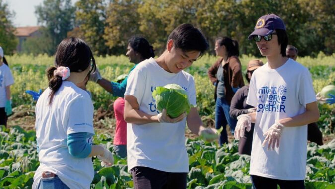 A Community Harvest Day in Irvine Assists Those in Need