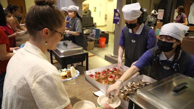 Voluntarios Universitarios de Tzu Chi promueven el vegetarianismo en la Universidad de Washington