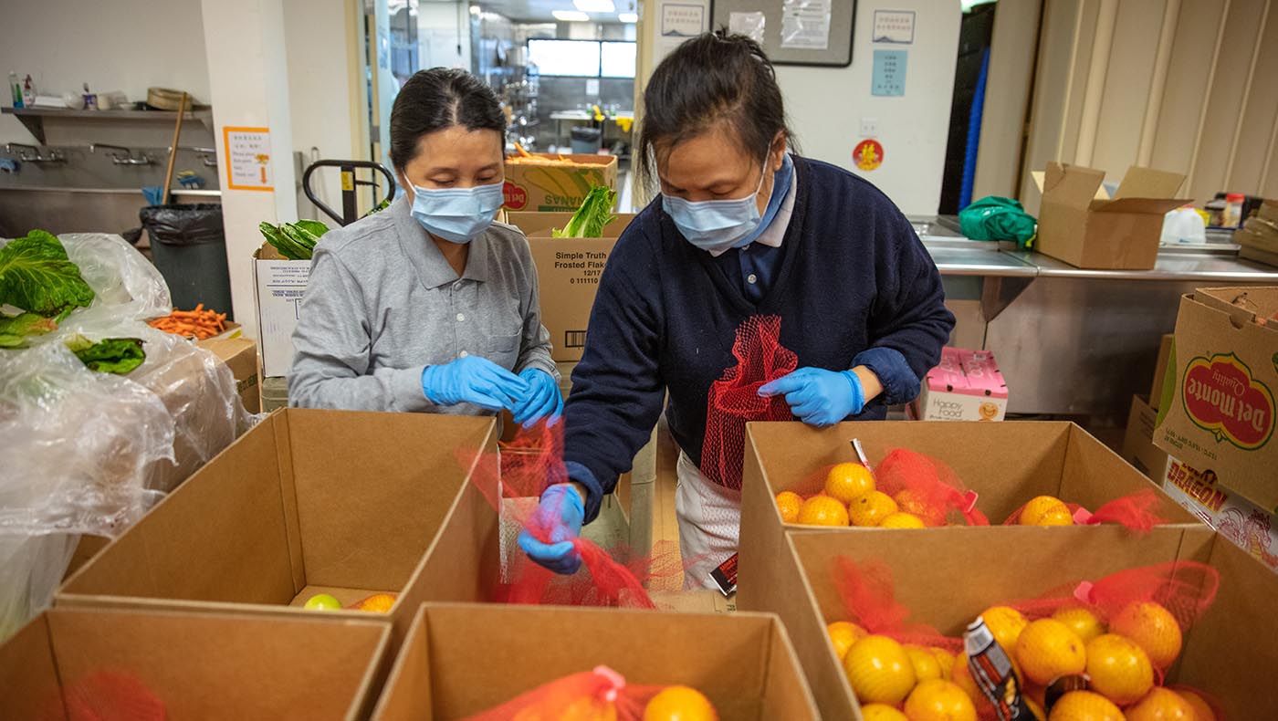 Tzu Chi volunteers spend a lot of time and effort packing before each food distribution. Photo/Wankang Wang.