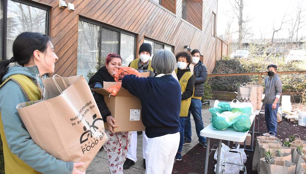 Tzu Chi volunteers distributing food to the visitors