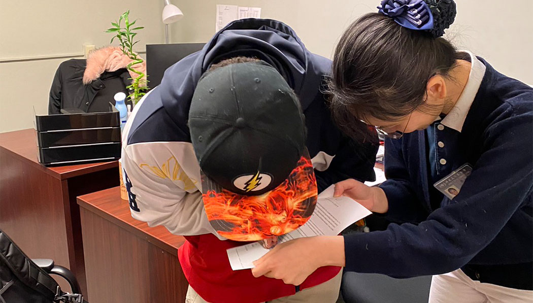 Tzu Chi volunteer helping fire survivor in Steppingstone Incorporated office