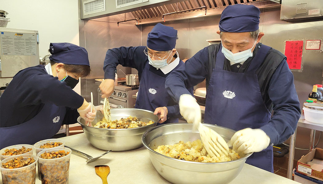 Tzu Chi volunteers making vegetarian glutinous rice