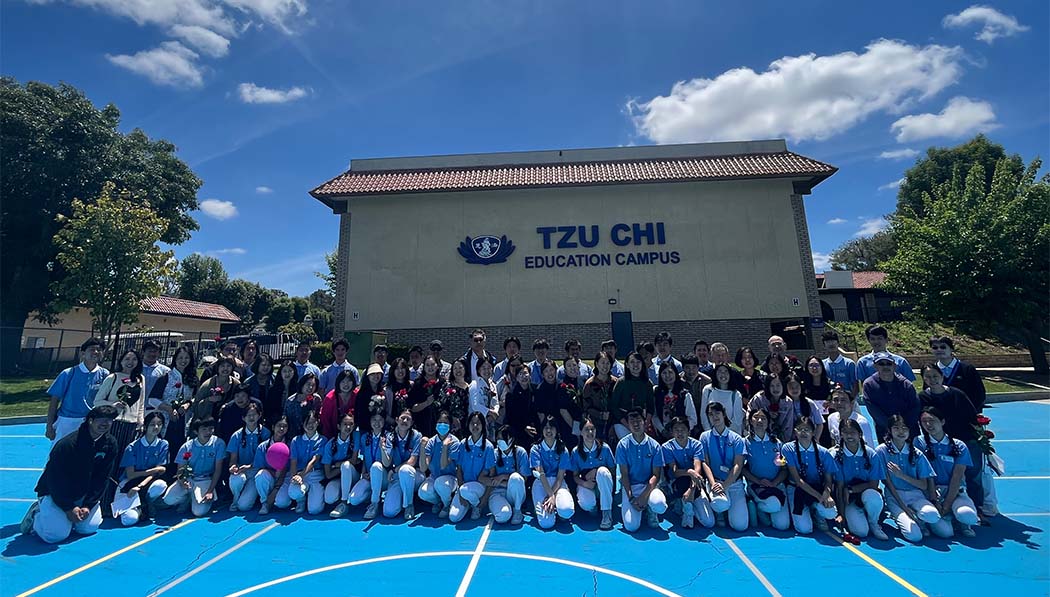 Inland Tzu Sho group photo in the campus