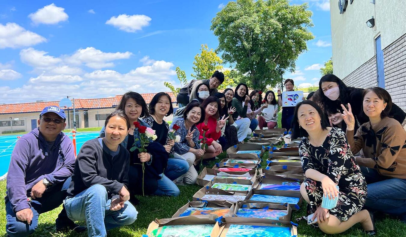Tzu Shao parents showing their arts in outdoor