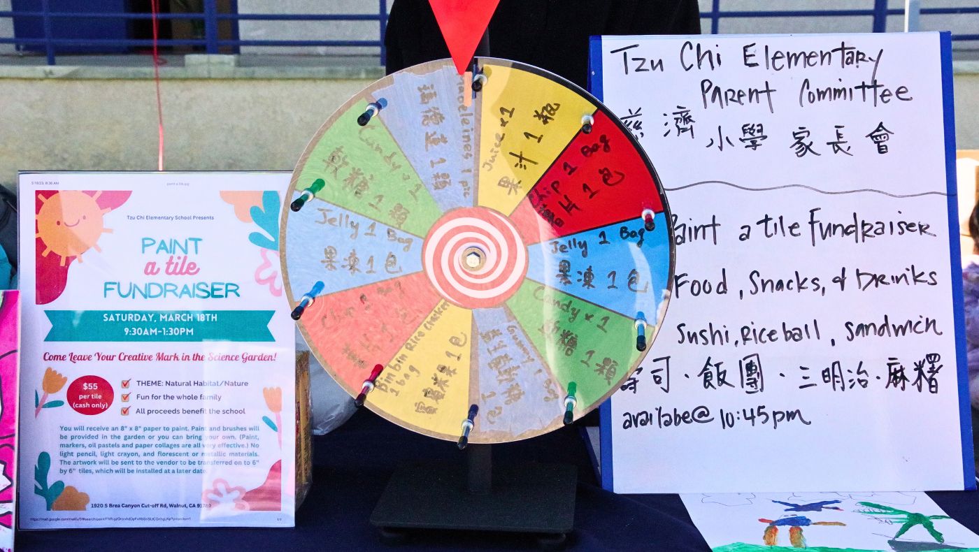 The Tzu Chi Elementary School PTA prepares fun interactive games. Photo/Wesley Tsai