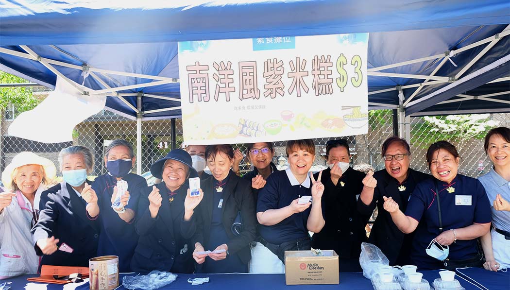 Tzu Chi volunteers group photo at the food sale fundraising booth