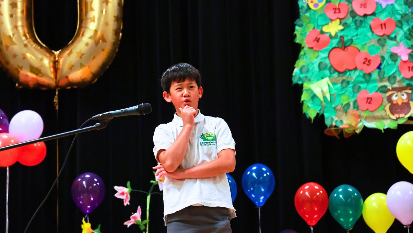 參加南加州中文學校聯合會朗誦、演講、說故事比賽的獲獎學生呈現他們的精彩表演。攝影／駱淑麗