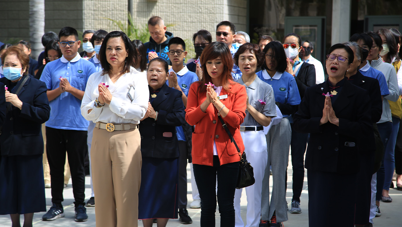 Irvine Vice Mayor Tammy Kim (front left 2nd) and visitors praying together