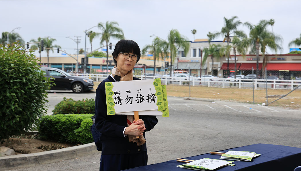 Tzu Chi volunteer holding banner