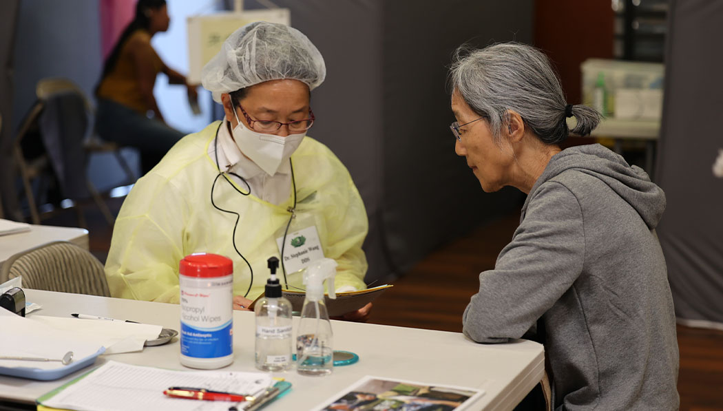 Tzu Chi medical volunteer listening to the patient