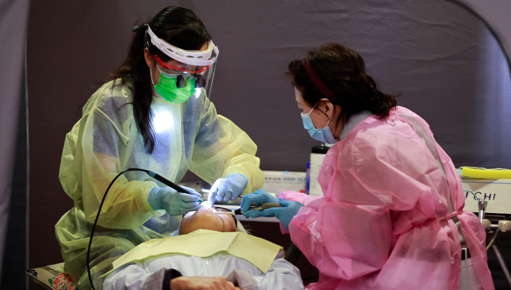 Tzu Chi dentist volunteer giving dental treatment