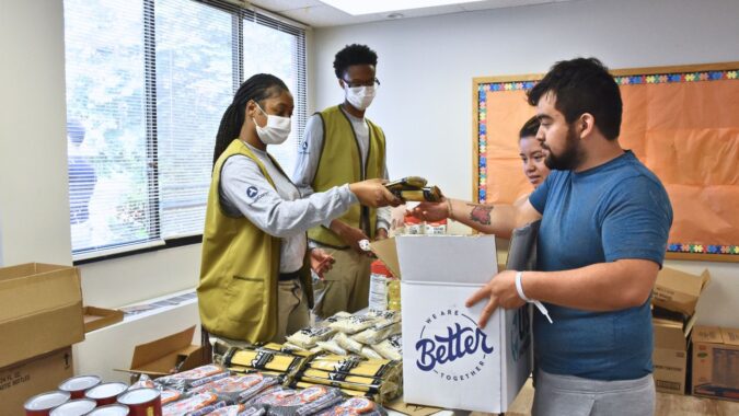 FEMA Youth Volunteers Work With Tzu Chi to Help Those In Need