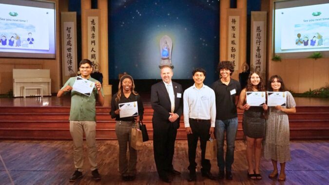 Tzu Chi Awards Scholarships to Outstanding Students