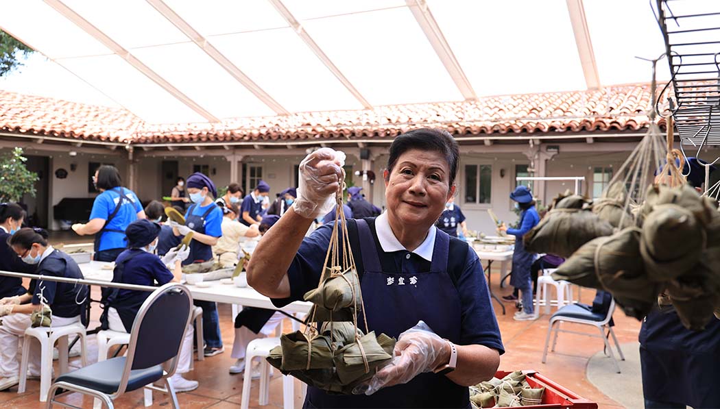 Tzu Chi volunteer holding rice dumplings in her hands