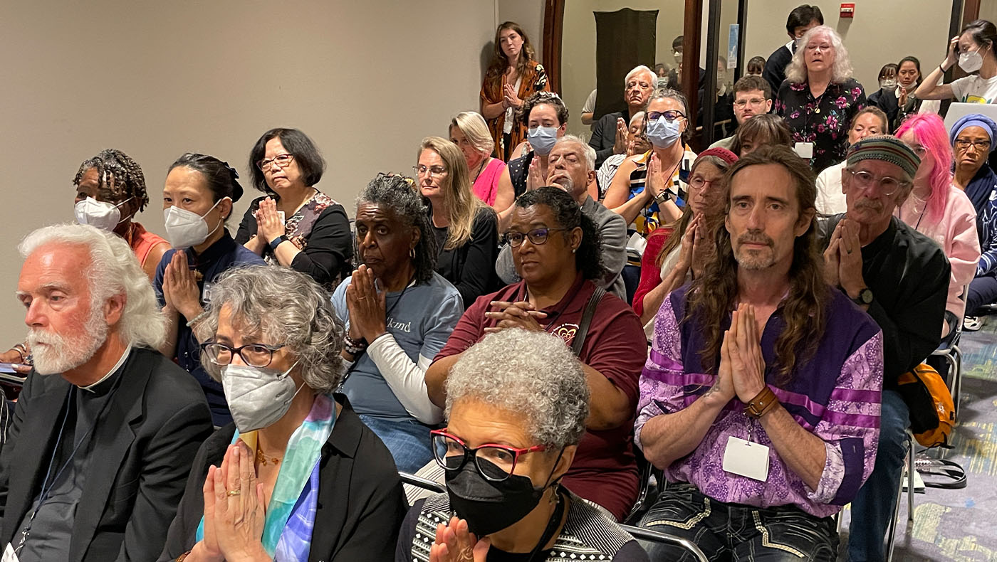 Interreligions visitors praying together