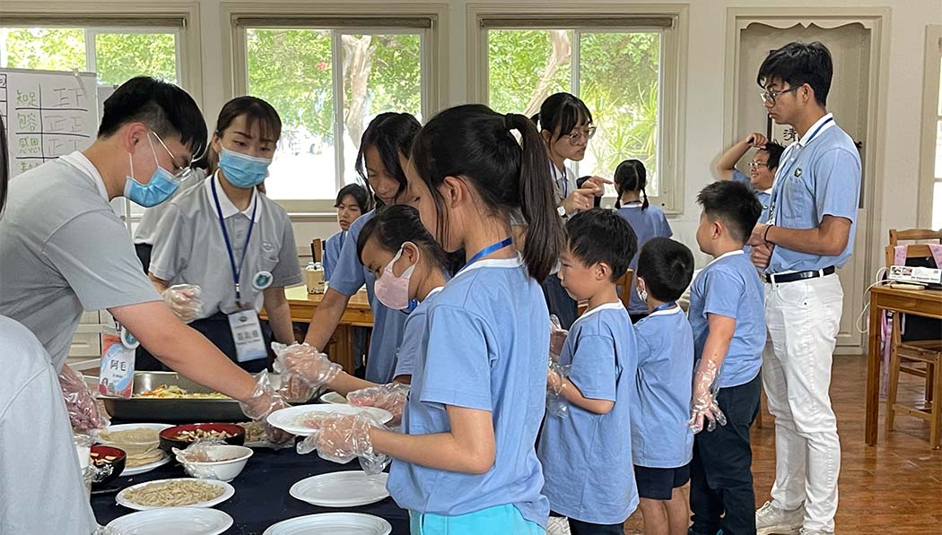 Tzu Chi academy students lining up for the cooking kit