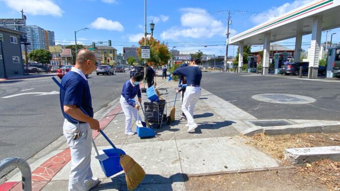奧克蘭市掃街活動 用愛掃出清淨心