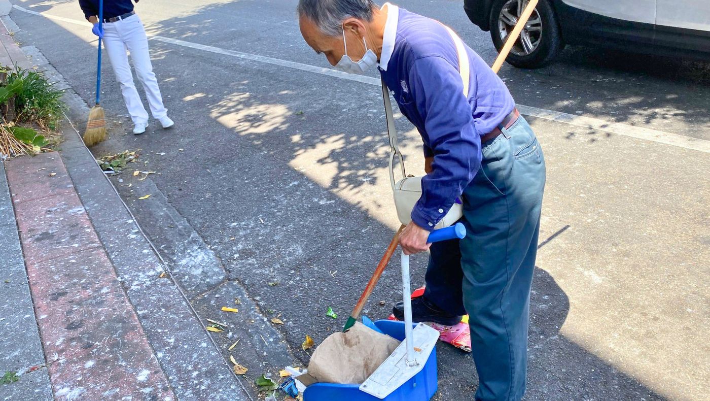 已經83歲的志工羅坤發，還是精神矍鑠，只希望街道更乾淨一些。攝影／陳曉瑩