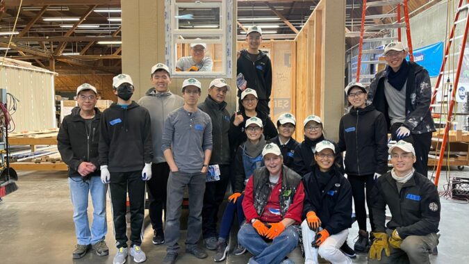 Tzu Chi Seattle volunteers personally build tiny wooden houses for people experiencing homelessness in the Seattle area. Photo/Zheng Xinqian