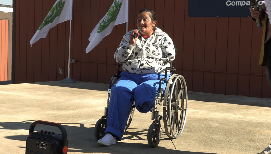 Wheelchair user volunteer Mayra