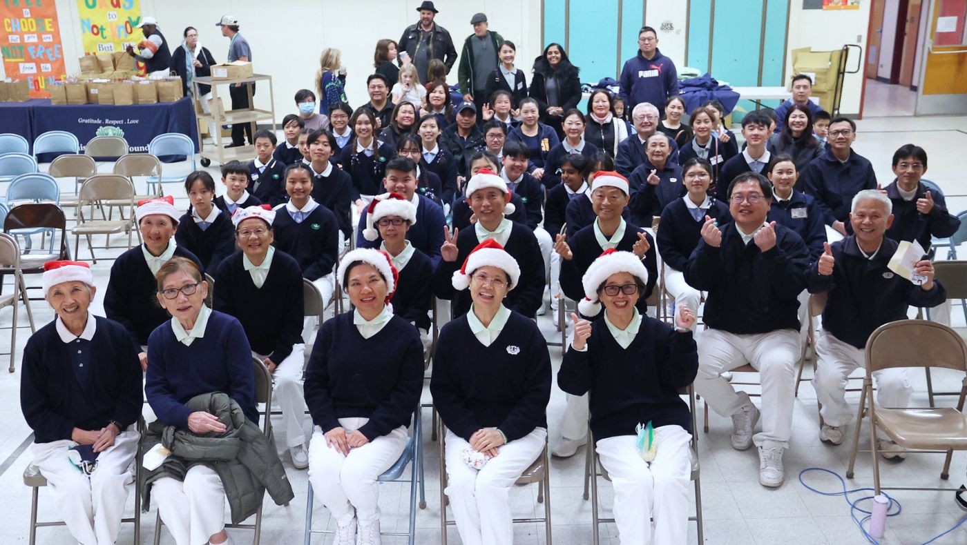 After the event, all Tzu Chi volunteers, Tzu Shao, Tzu Yo, and parents took a joyful group photo together. Photo/Kitty Lu