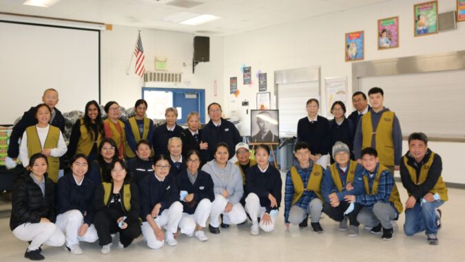Tzu Chi Northwest Region’s volunteers in Fresno gather for a winter distribution in Laton, providing families with cold weather supplies and delivering warmth and care. Photo/Effie Zoulerk