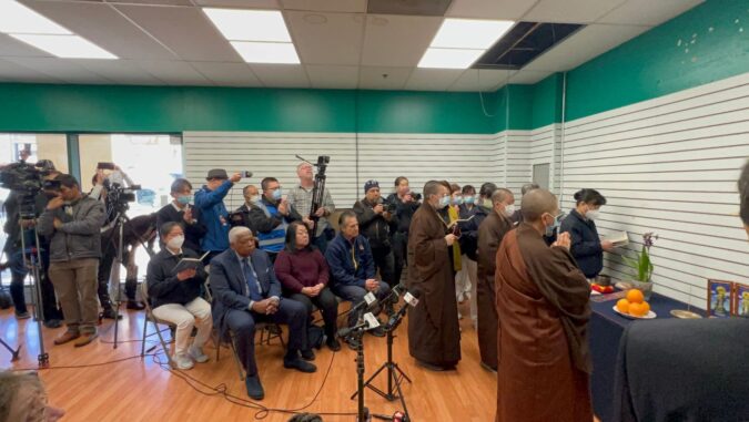 Community groups and people in Oakland, Northern California, attended the memorial service of Officer Tuan Le to mourn the police hero who died in the line of duty for the community.