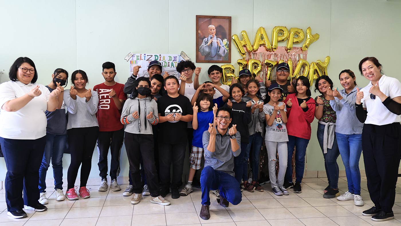 A group photo of teachers and students taking part in the character education course “Classroom of Hope” at Tzu Chi’s Tijuana Campus in Mexico.