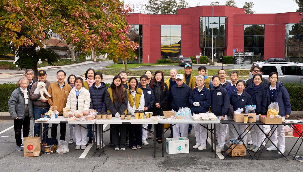 Fremont’s first Chinese-American female mayor (fourth from right) and Tzu Chi volunteers
