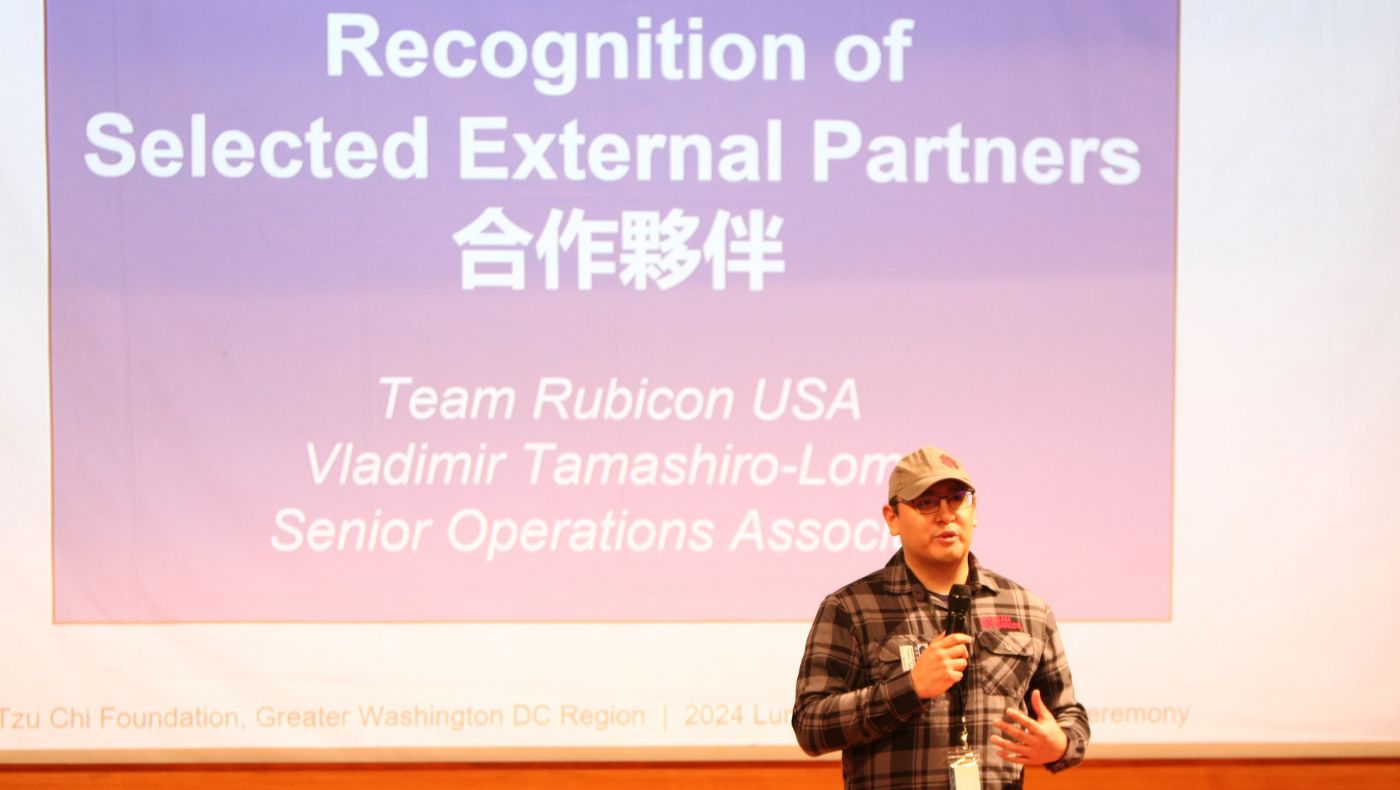The person in charge of partner Team Rubicon took the stage to speak and expressed his gratitude to Tzu Chi.