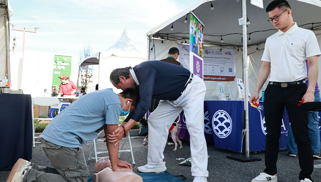 Volunteer instruct the public on correct CPR actions