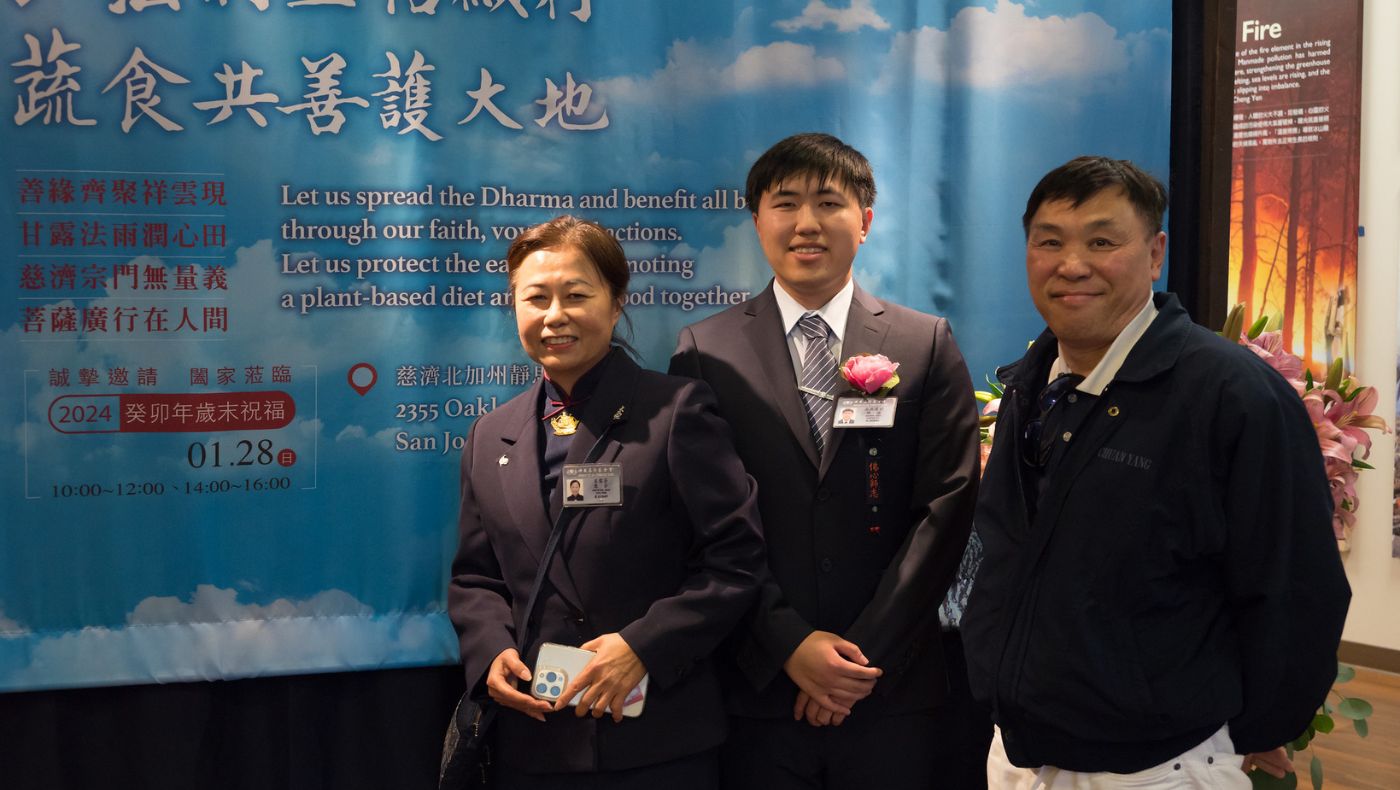Newly certified volunteer Gao Wu Shengyou comes from a Tzu Chi family. He has been deeply educated in Tzu Chi’s humanistic education since he was a child, and he actively provides services in the community.