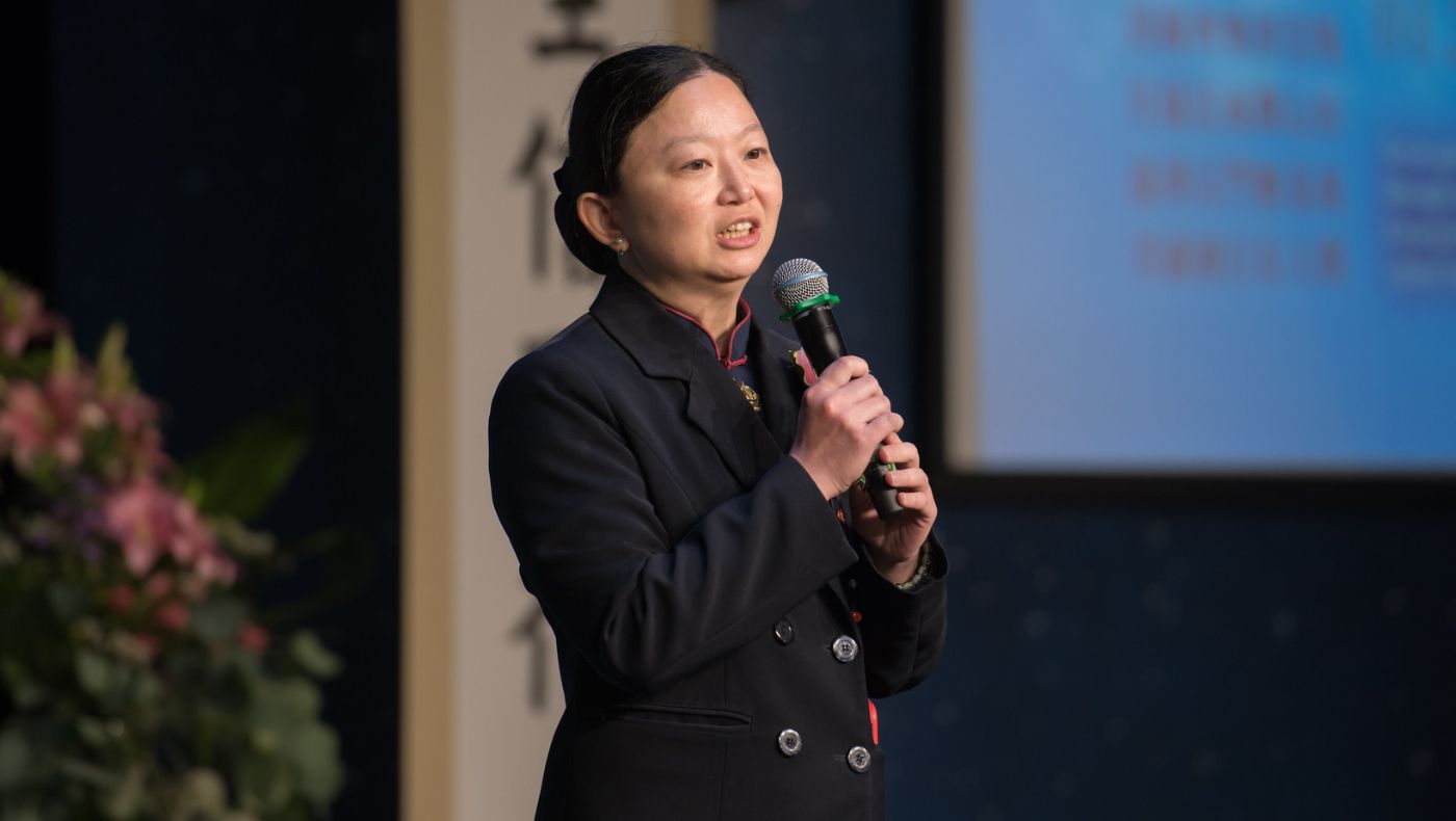 Newly certified Tzu Chi committee member Cai Ciyun makes good use of her time at home, work, and Tzu Chi volunteer activities to perfect herself and achieve success for others.