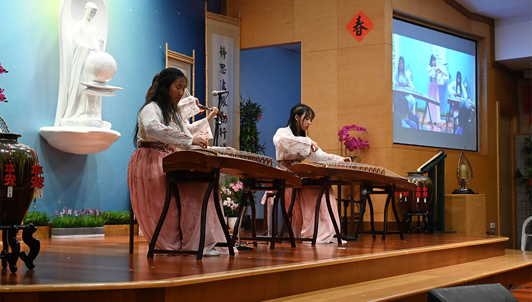 Una actuación de guzheng y violín. Foto/Xinzhi Wang