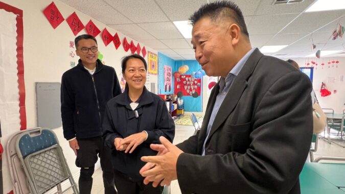 Zhou Yase, the founder of "American Bilingual Education Certification", visited Walnut Tzu Chi Humanities School.
