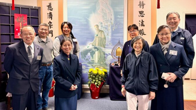 The Modesto Liaison Office held a community New Year prayer at the local club on Saturday, February 17, the eighth day of the Lunar New Year. This was the first time Tzu Chi held an in-person gathering and prayer event in the local community after the epidemic.
