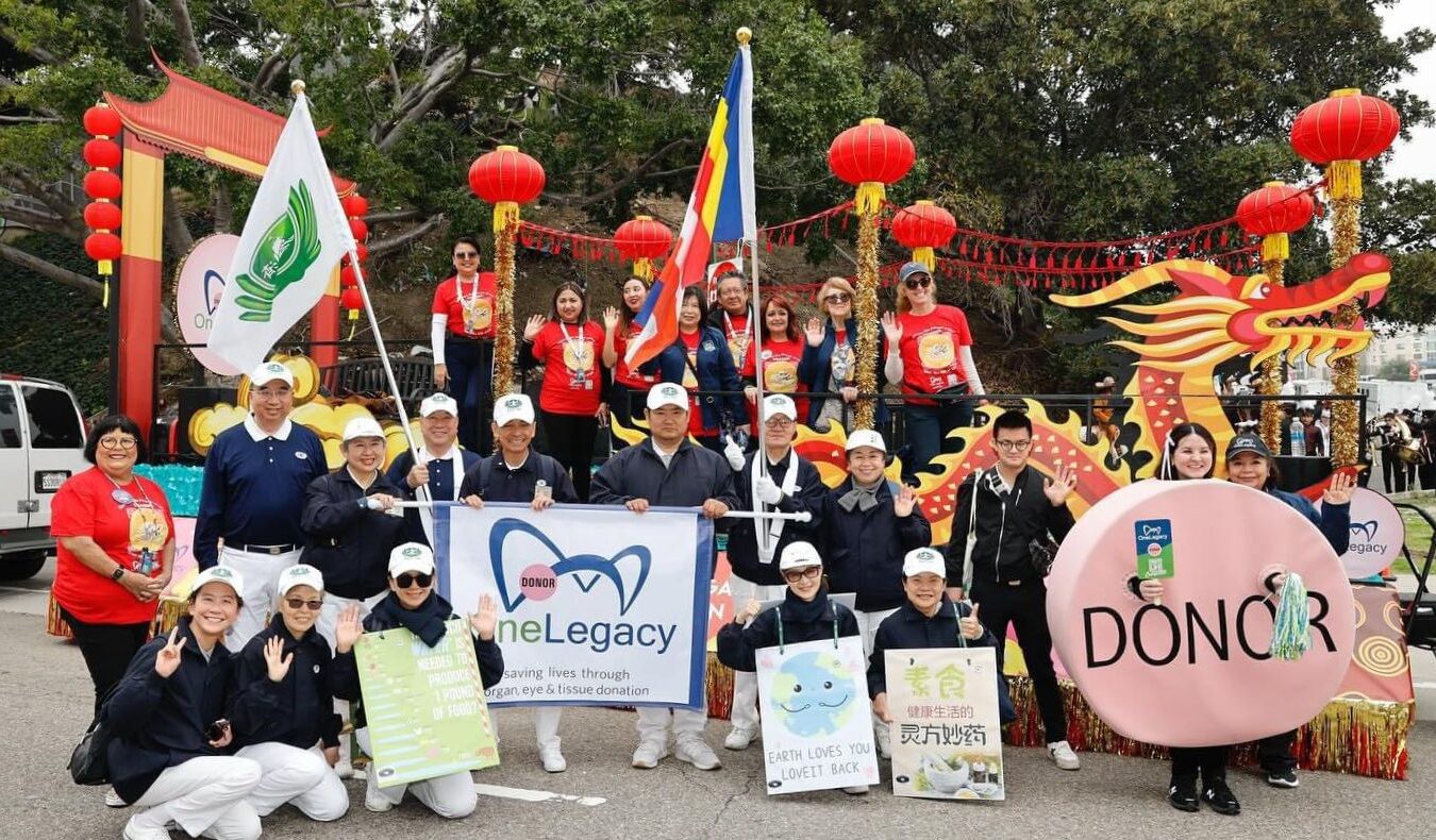 Tzu Chi volunteers demonstrated "community" with partners during the 2024 Chinatown Golden Dragon Parade.