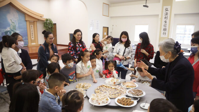 Volunteers introduce traditional New Year dishes and snacks to children