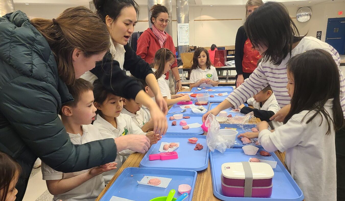 Parents at Tzu Chi Humanities School in Washington teach their children how to make red turtle cake, a traditional Lantern Festival food.