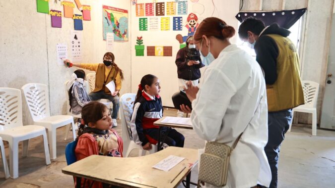 Tzu Chi volunteers are conducting eye screenings for poor school children.