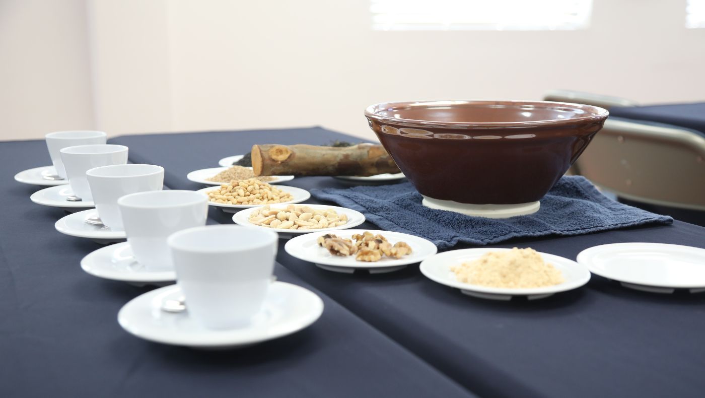 Materials and utensils for Hakka "lei tea".