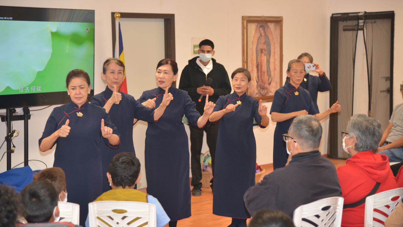 Chinese and Western Luo sign language volunteers performed wonderfully "Every Life Is in Bodhi".