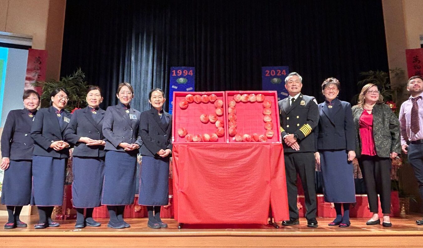 The 30th birthday celebration of Tzu Chi Humanities School in Los Angeles, the birthday peaches were arranged in the words "30", which was festive and warm.