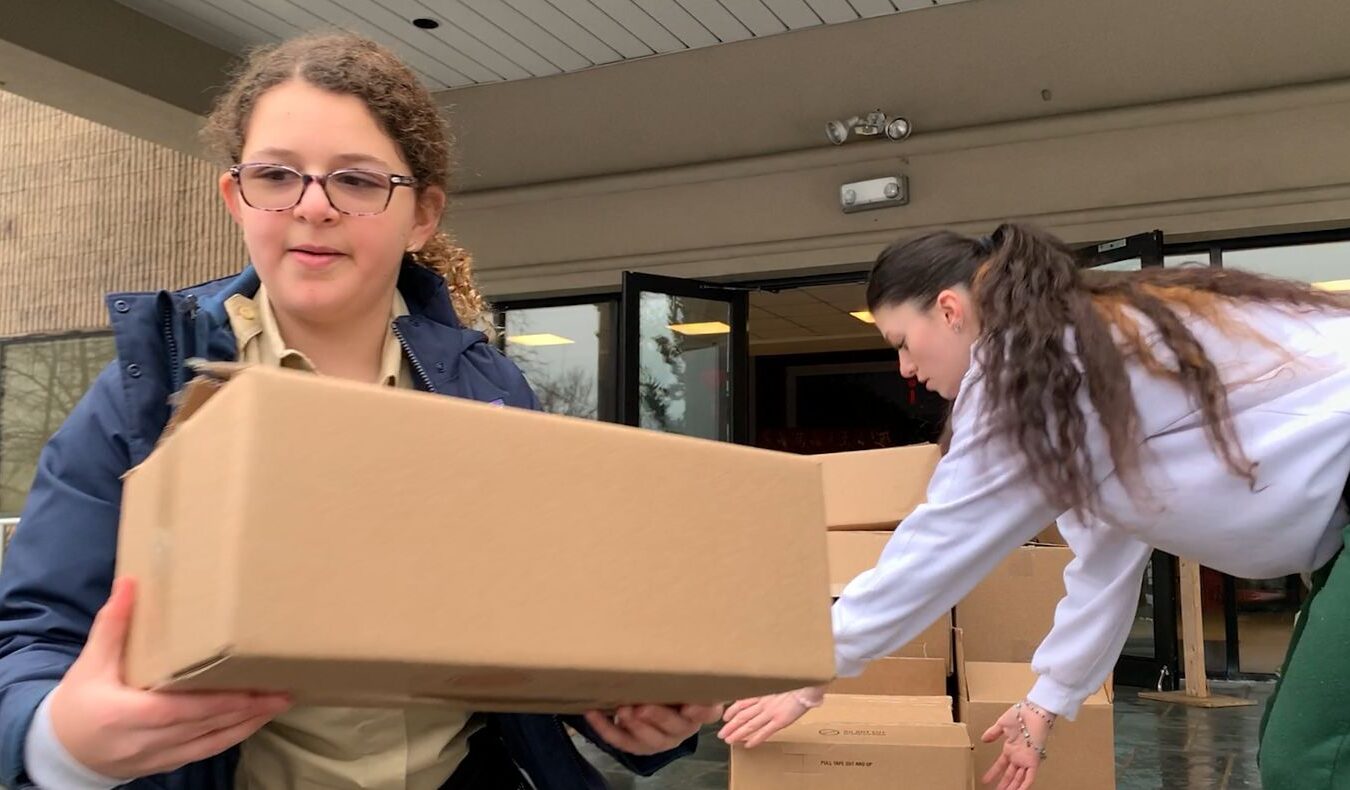 The Girl Scouts took advantage of the winter vacation to participate in food distribution activities at the New Jersey branch's "Food Warehouse" together with Suixi volunteers from Texas.