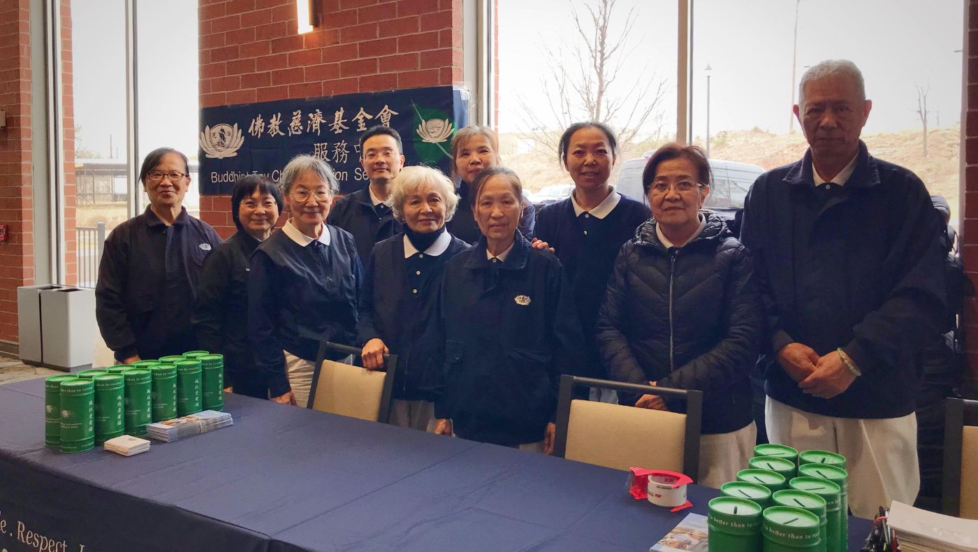 A group photo of volunteers from the Tzu Chi Dallas branch. They will continue to help more disaster-stricken families get through this difficult time.