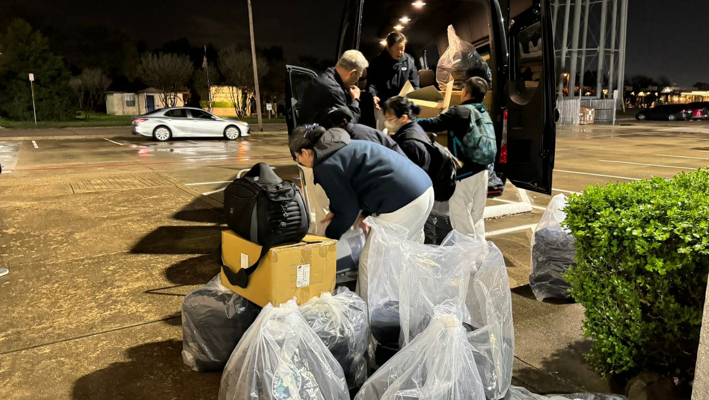 At 5 a.m., Tzu Chi volunteers were loading relief supplies.