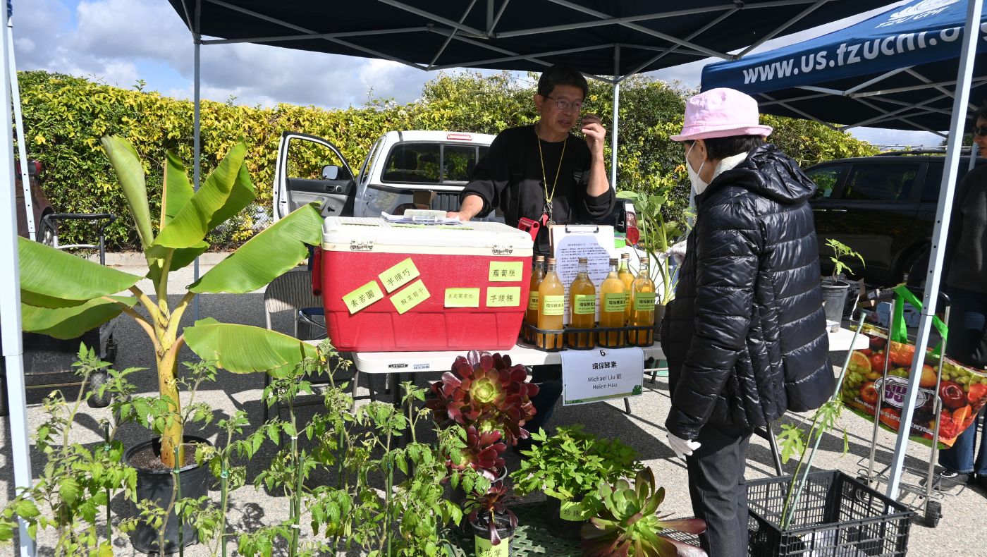Gardening guru Liu Zhiren’s stall showcases homemade environmentally friendly enzyme organic fertilizers.
