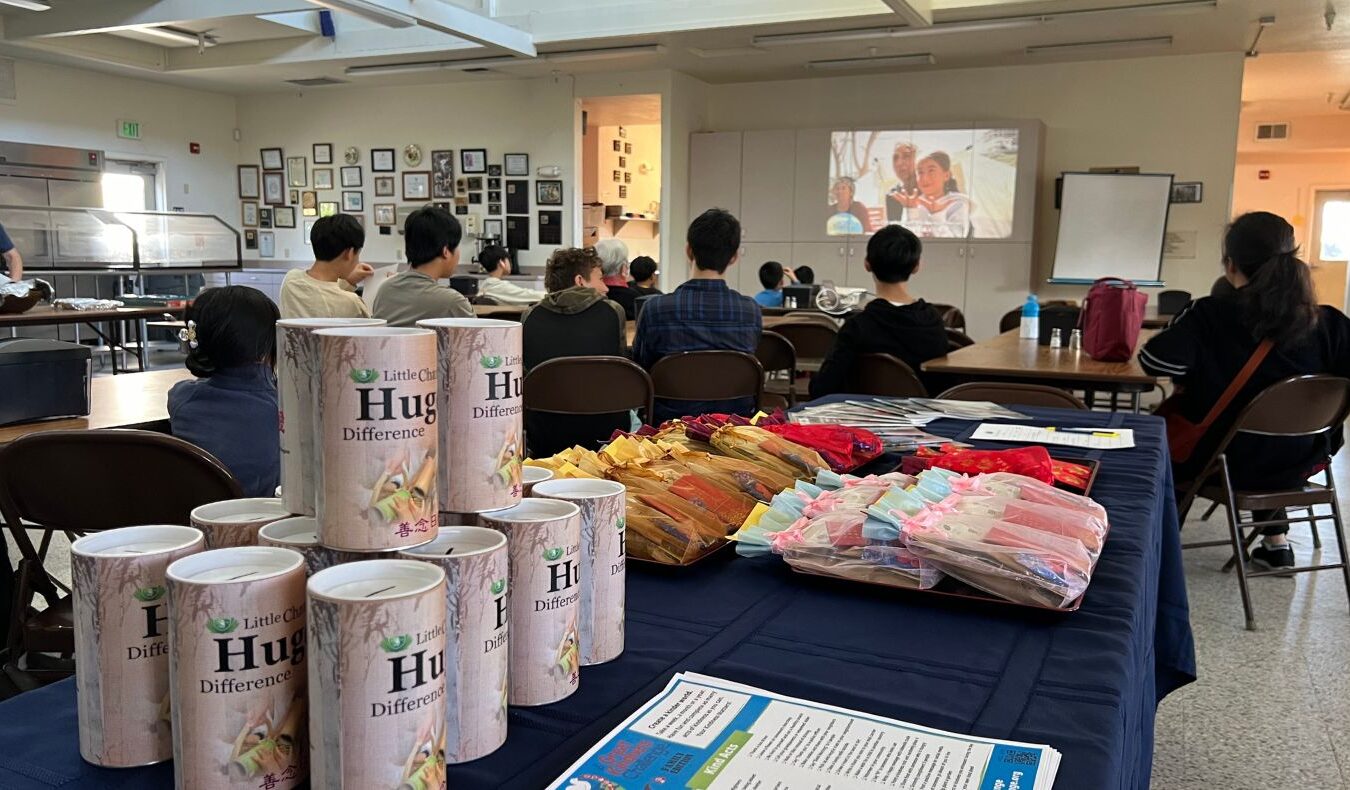 Tzu Chi You Kaiya’s year-end blessing, volunteers invite students and parents from the community to participate and welcome the new year together.